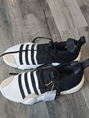 NWT Adidas Trae Young Basketball Shoes